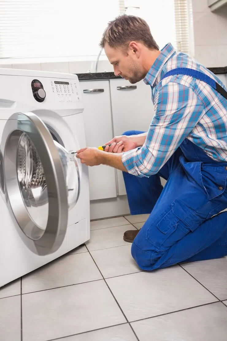 handyman-fixing-washing-machine_13339-94395